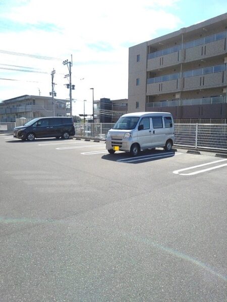 サンシャイン多々良B　１階
