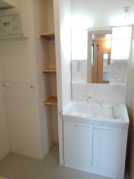 ベル・イースト  1LDK・・・201号室