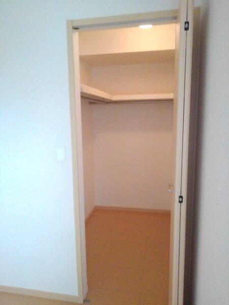 ファミール旭ヶ丘Ｂ　2LDK・・・203号室