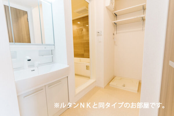 ゼファー川原崎Ⅱ　1LDK・・・101号室