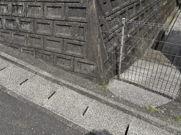 高千穂通　土地　約107坪　現状渡し（古家付き）