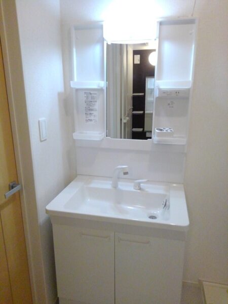 SUNNY WHITE・・・203号室