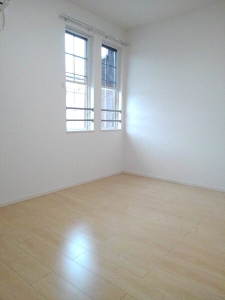 SUNNY WHITE・・・203号室