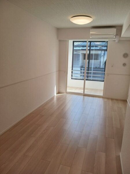 ストレリチア・・・103号室