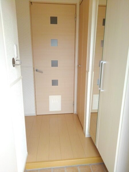 ゼファーしるく　2DK・・・102号