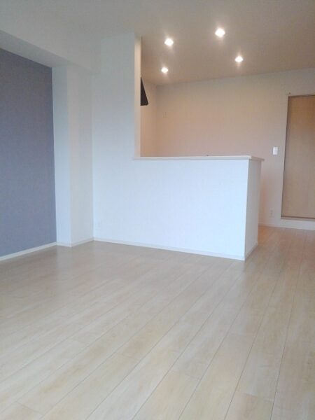 ゼファー川原崎　2LDK・・・203号室