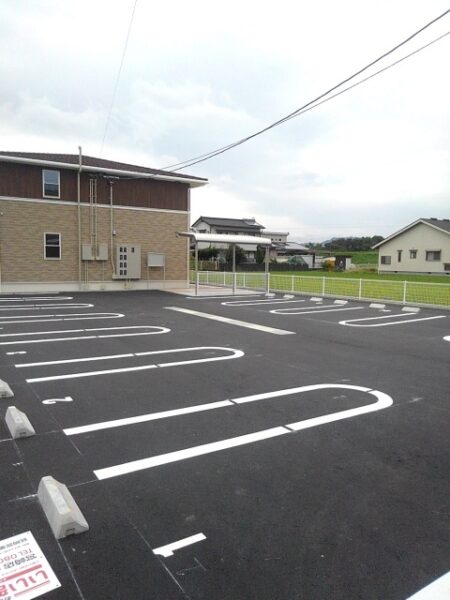 ゼファー川原崎　2LDK・・・203号室