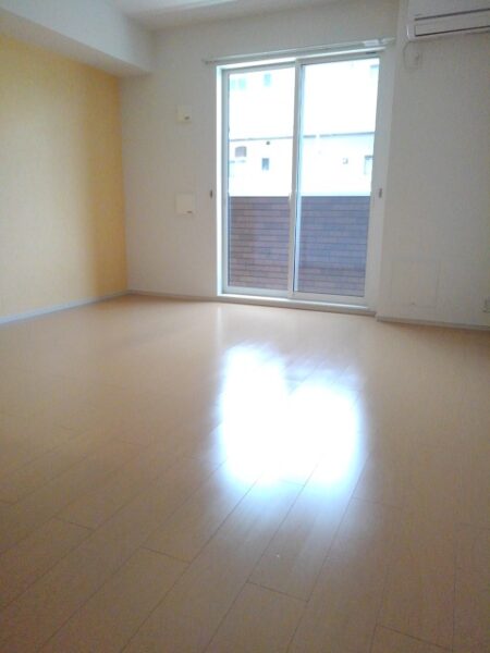 エレガンシア　1R・・・102号室