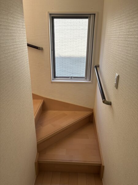 鶴ヶ丘  中古住宅  高台  築9年  4LDK  耐震等級3取得  太陽光発電付きオール電化仕様