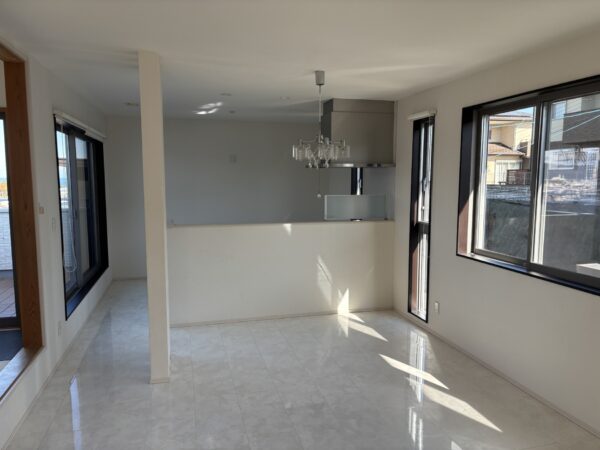 鶴ヶ丘  中古住宅  高台  築9年  4LDK  耐震等級3取得  太陽光発電付きオール電化仕様