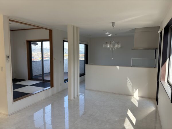 鶴ヶ丘  中古住宅  高台  築9年  4LDK  耐震等級3取得  太陽光発電付きオール電化仕様