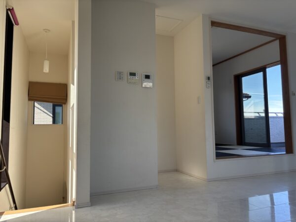 鶴ヶ丘  中古住宅  高台  築9年  4LDK  耐震等級3取得  太陽光発電付きオール電化仕様