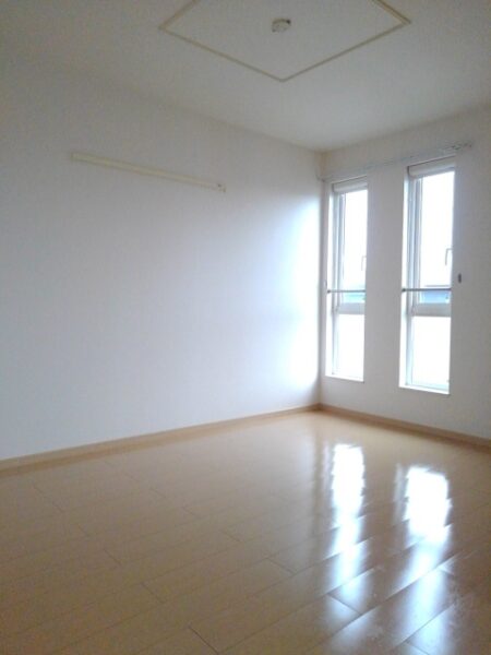 エアリー メイプル  2LDK・・・201号室