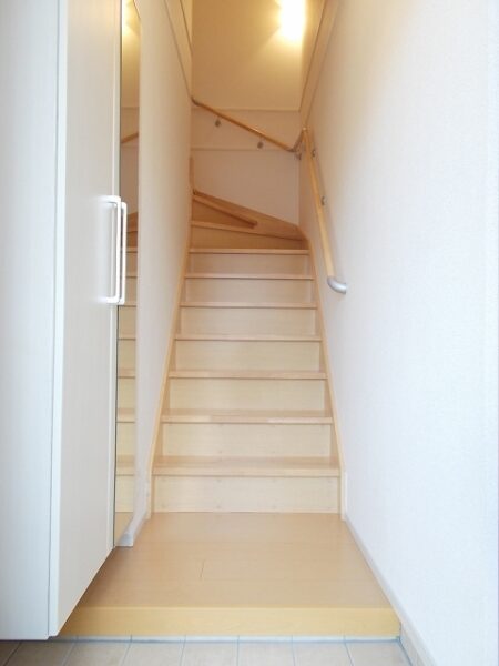 ファミール旭ヶ丘C　2LDK・・・203号室