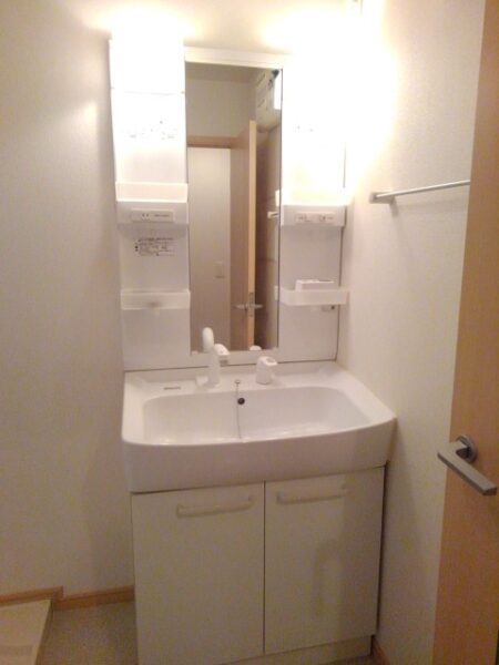 エアリー メイプル  2LDK・・・201号室