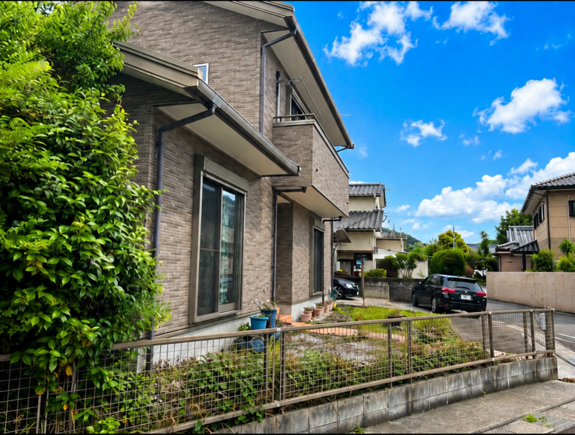 富美山町　中古住宅 4LDK+WIC  過去に水害被害無し 駐車場最大6台　太陽光パネル搭載間取・配置図